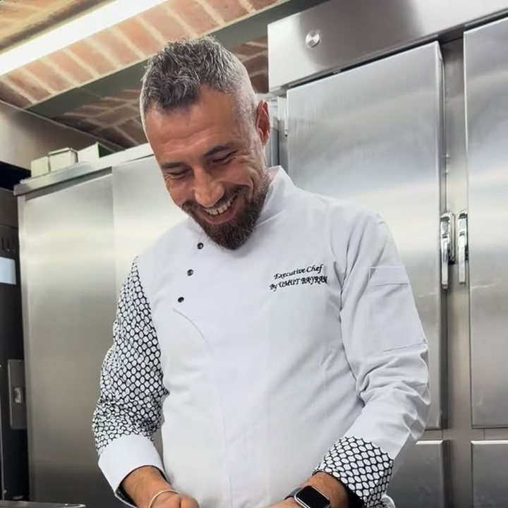 Şef Umut Bayram kuruyemiş hazırlığı